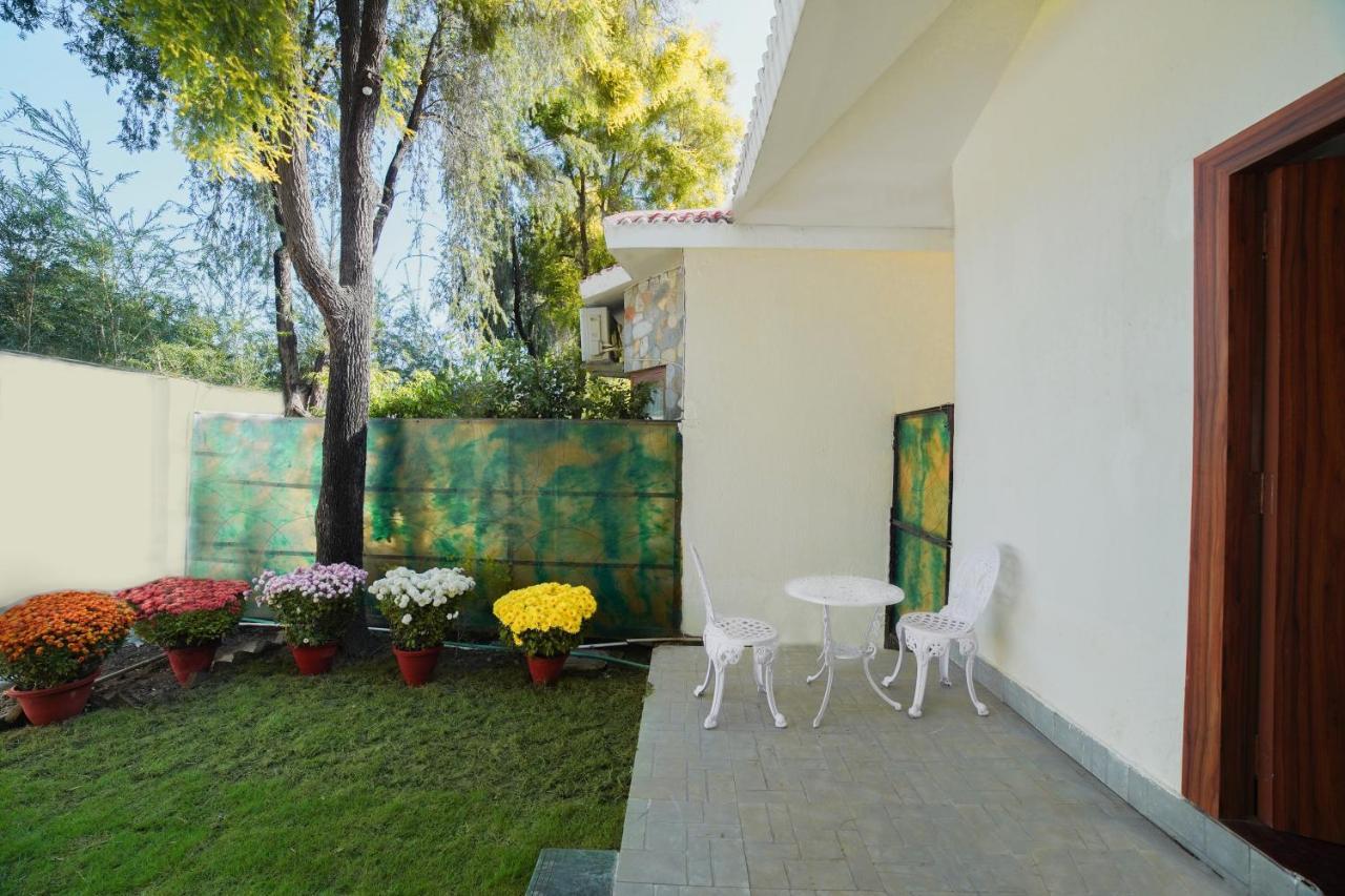 Country Inn Tarika Riverside Resort Jim Corbett Garjia Bagian luar foto